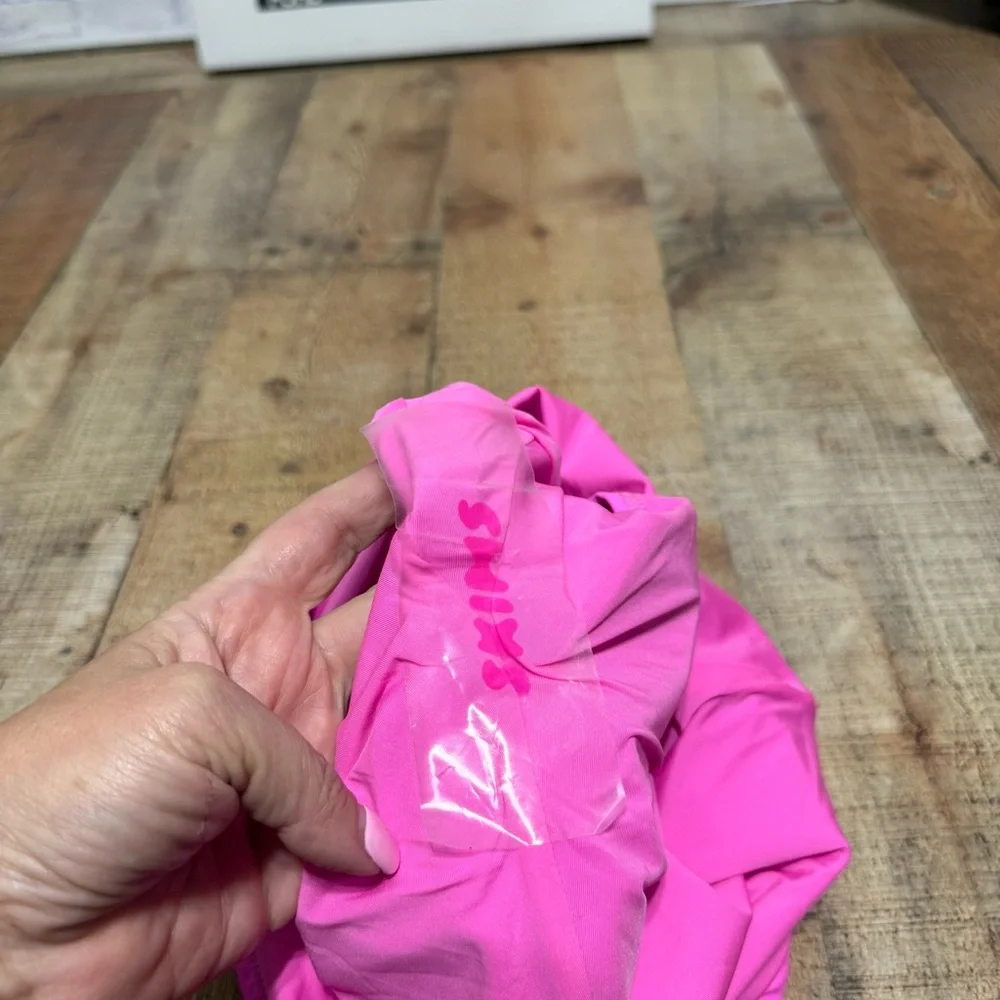 SKIMS Recycled Swim Mid Waist Short Limited Edition - Taffy size S